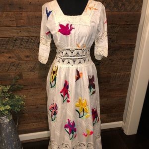 Authentic vintage Hispanic dress fits sz 6 US